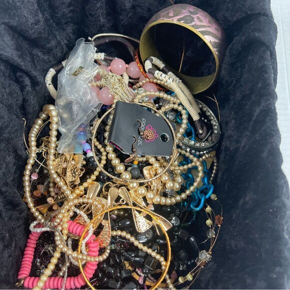 5 pounds of craft jewelry bundle vintage to current for repurpose - Picture 8 of 15